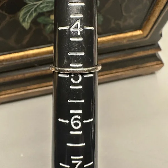 Elegant Silver Heart Ring - Picture 4 of 4